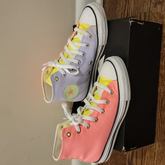 High top Converse, Size 3C, Pastel Colors - Picture 3 of 5